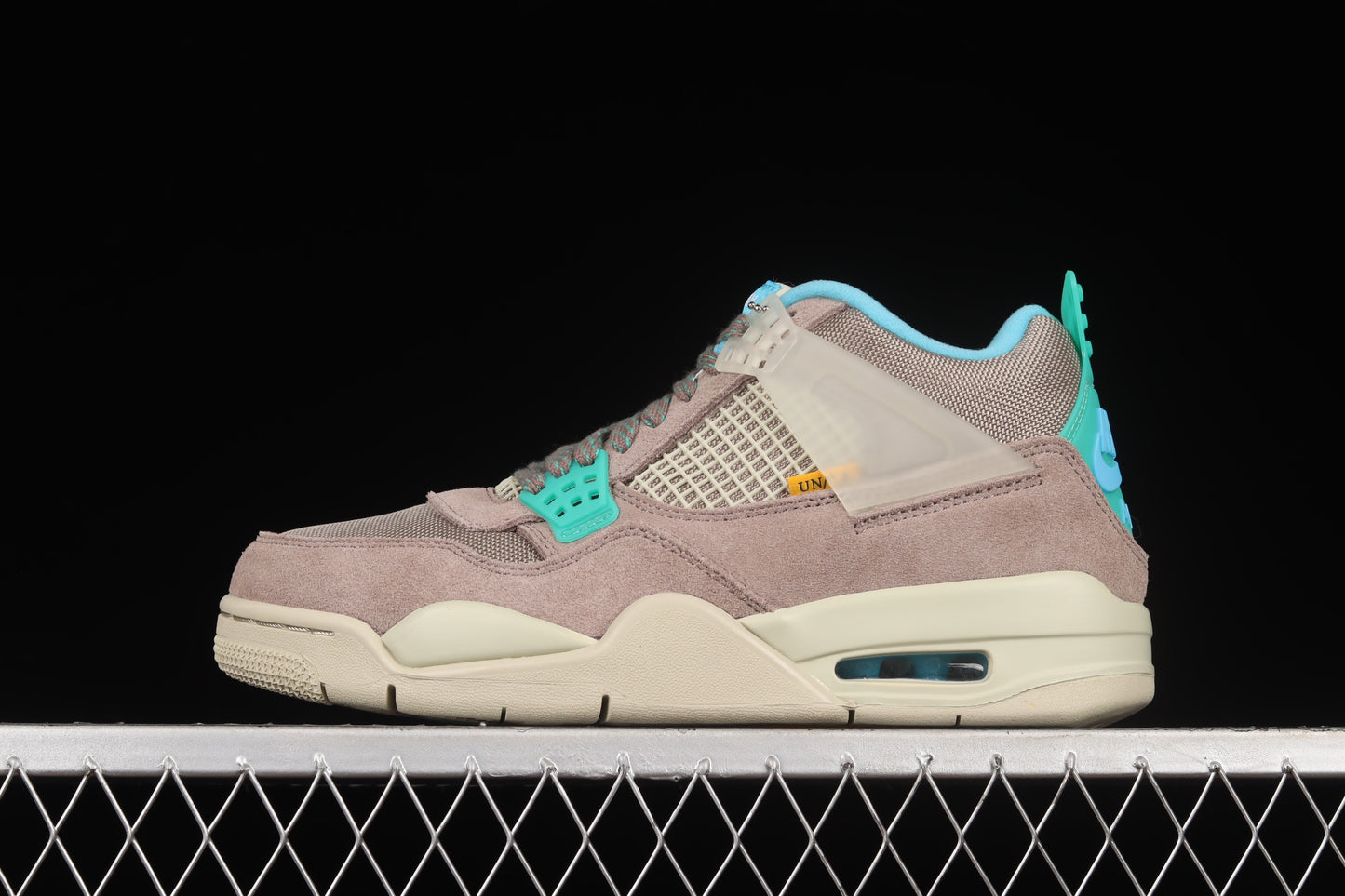 AJ4 Retro