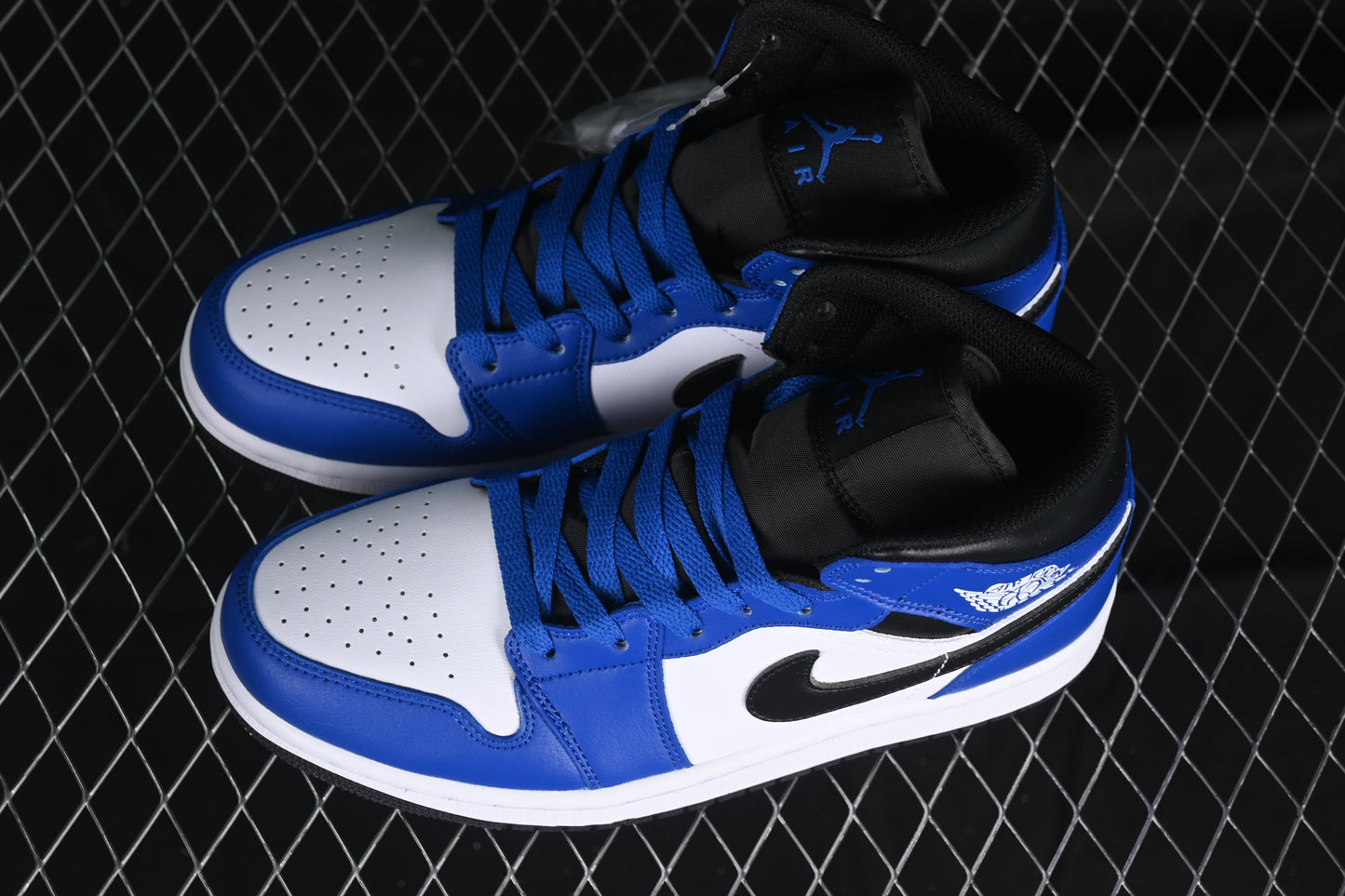 AJ1 Mid