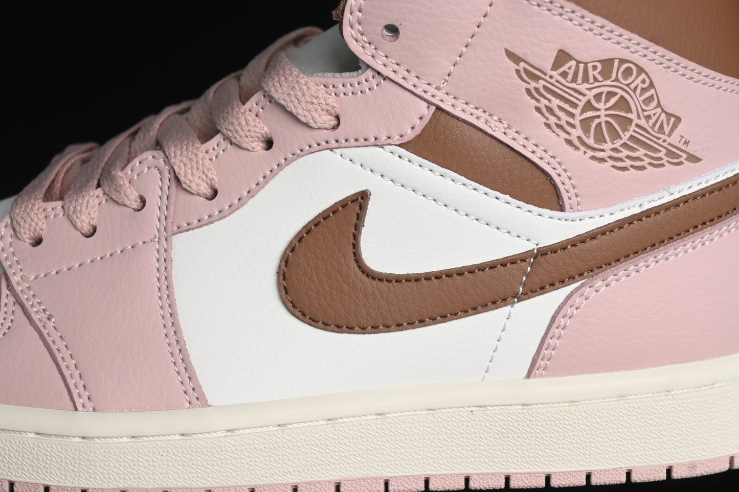 AJ1 Mid