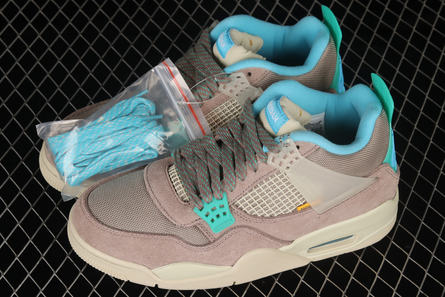 AJ4 Retro