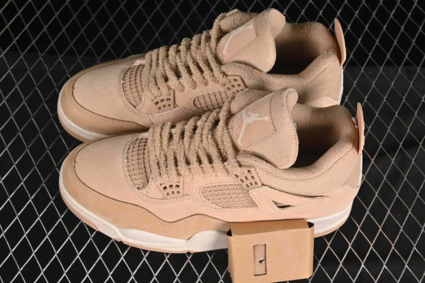 AJ4 Retro