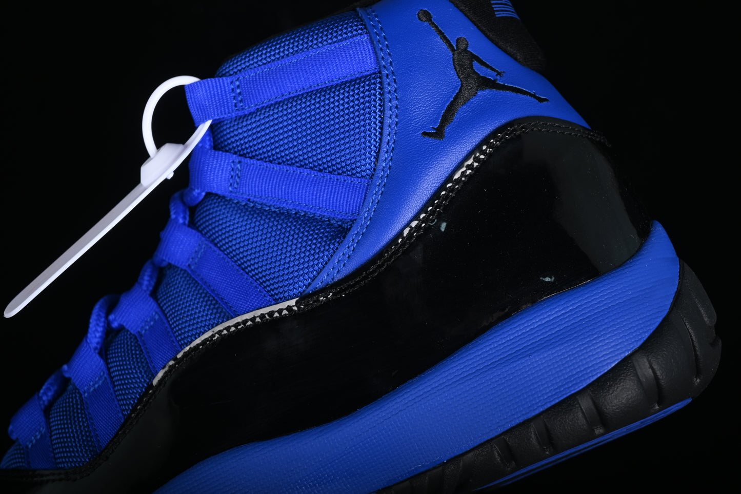 AJ11 Mid
