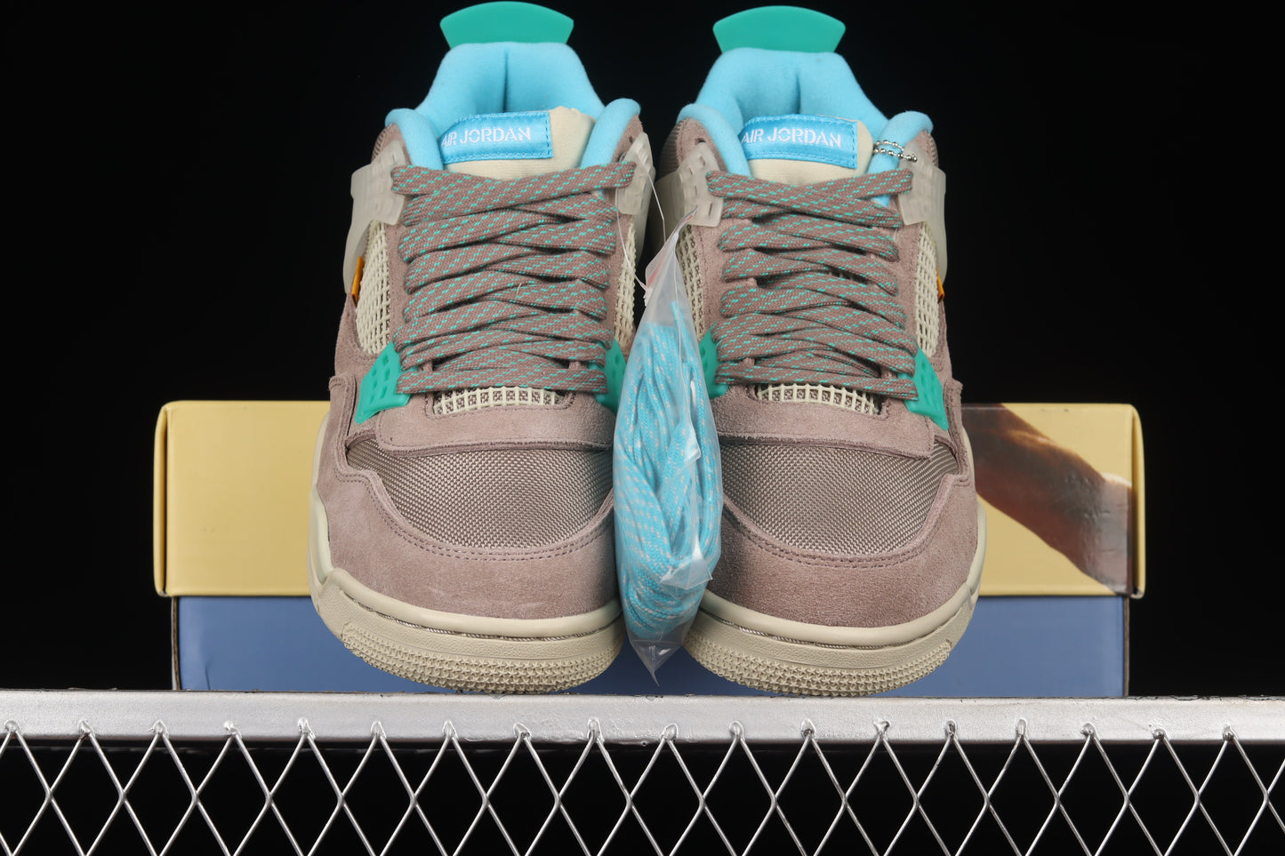 AJ4 Retro