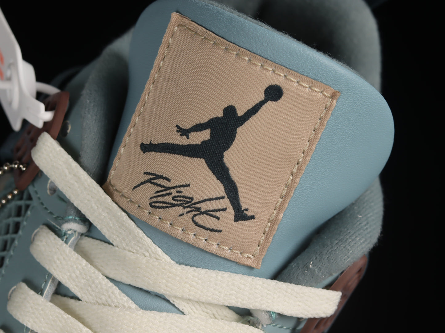AJ4 Retro