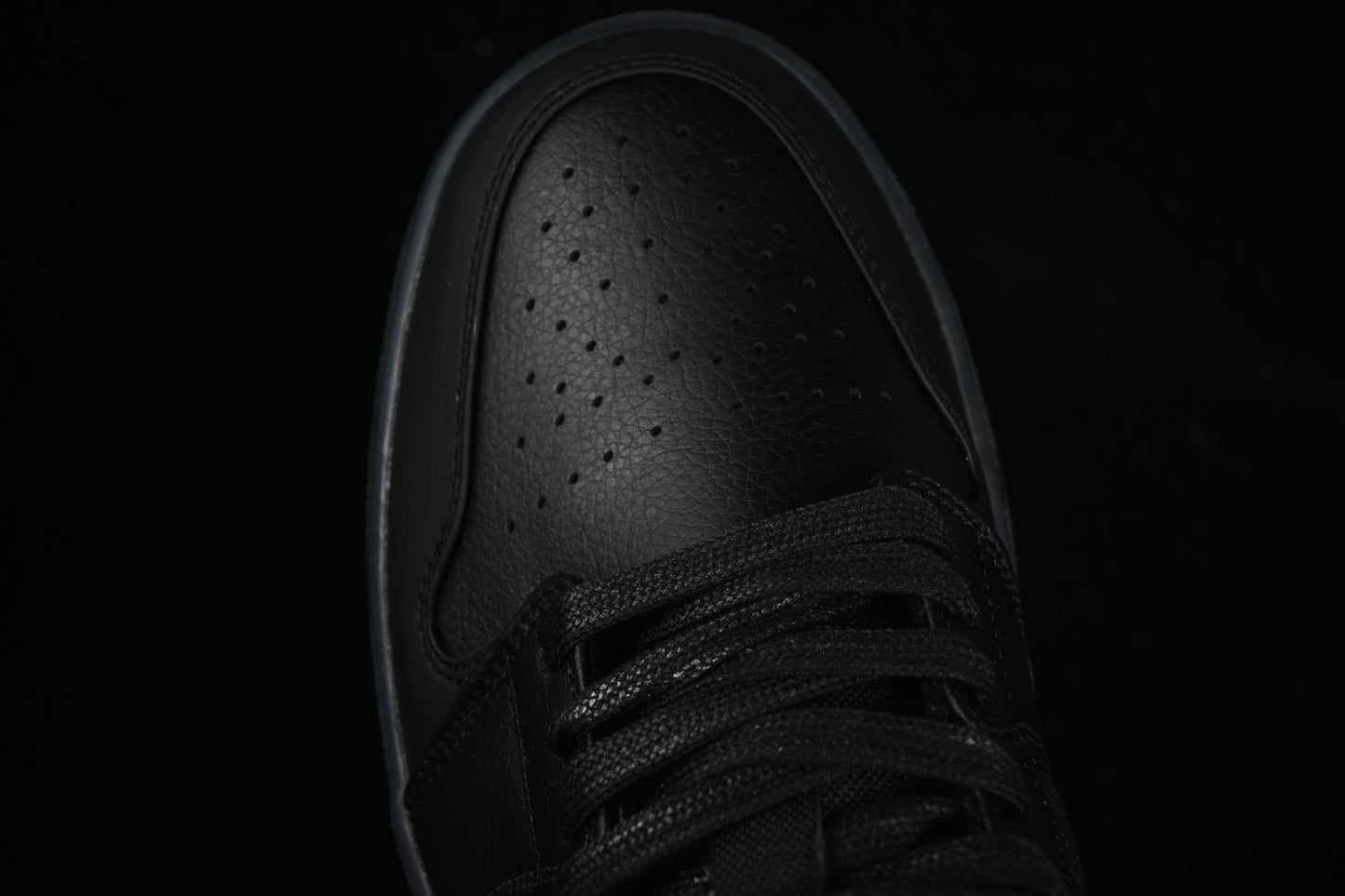 Black White Dark ‘Gum’
