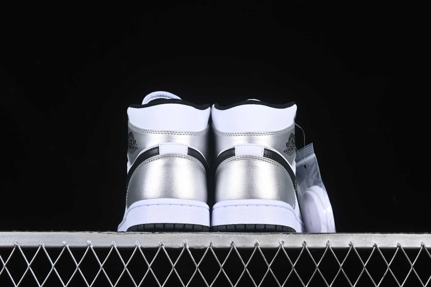 AJ1 Mid