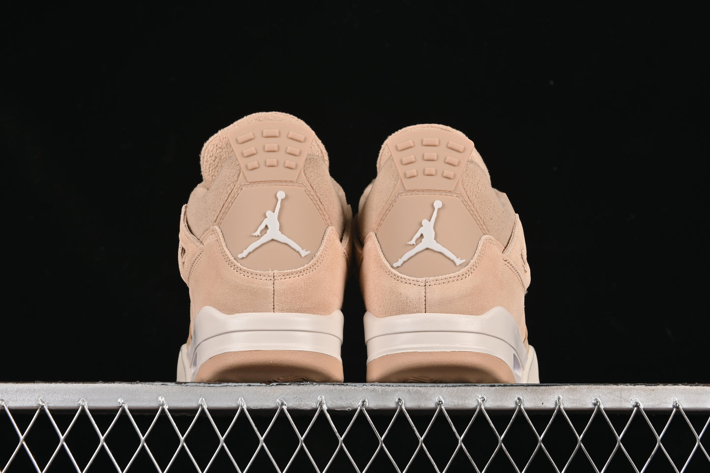 AJ4 Retro