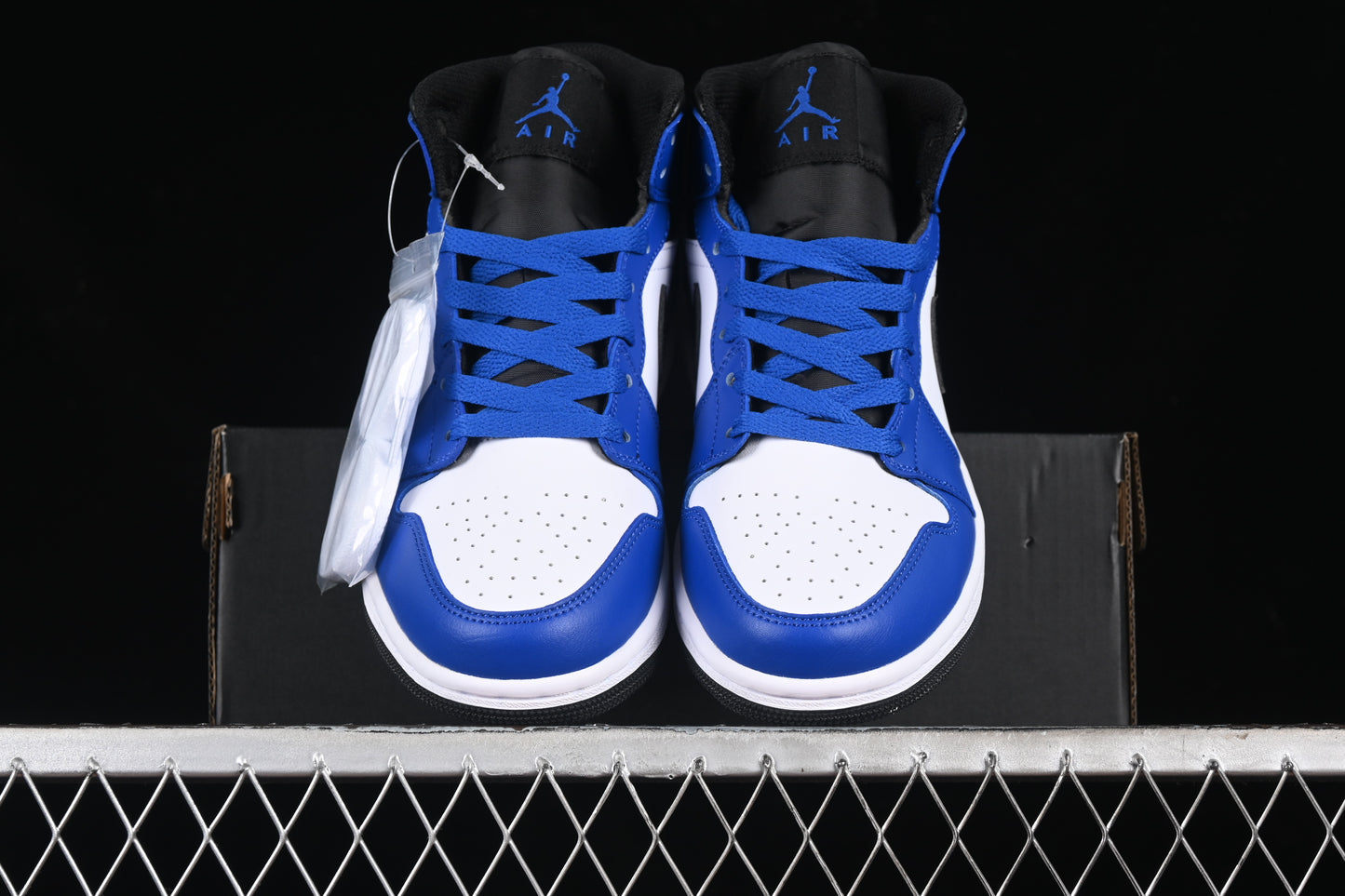 AJ1 Mid
