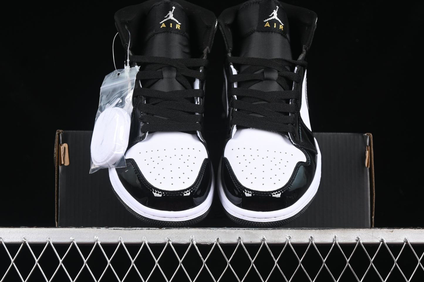 AJ1 Mid