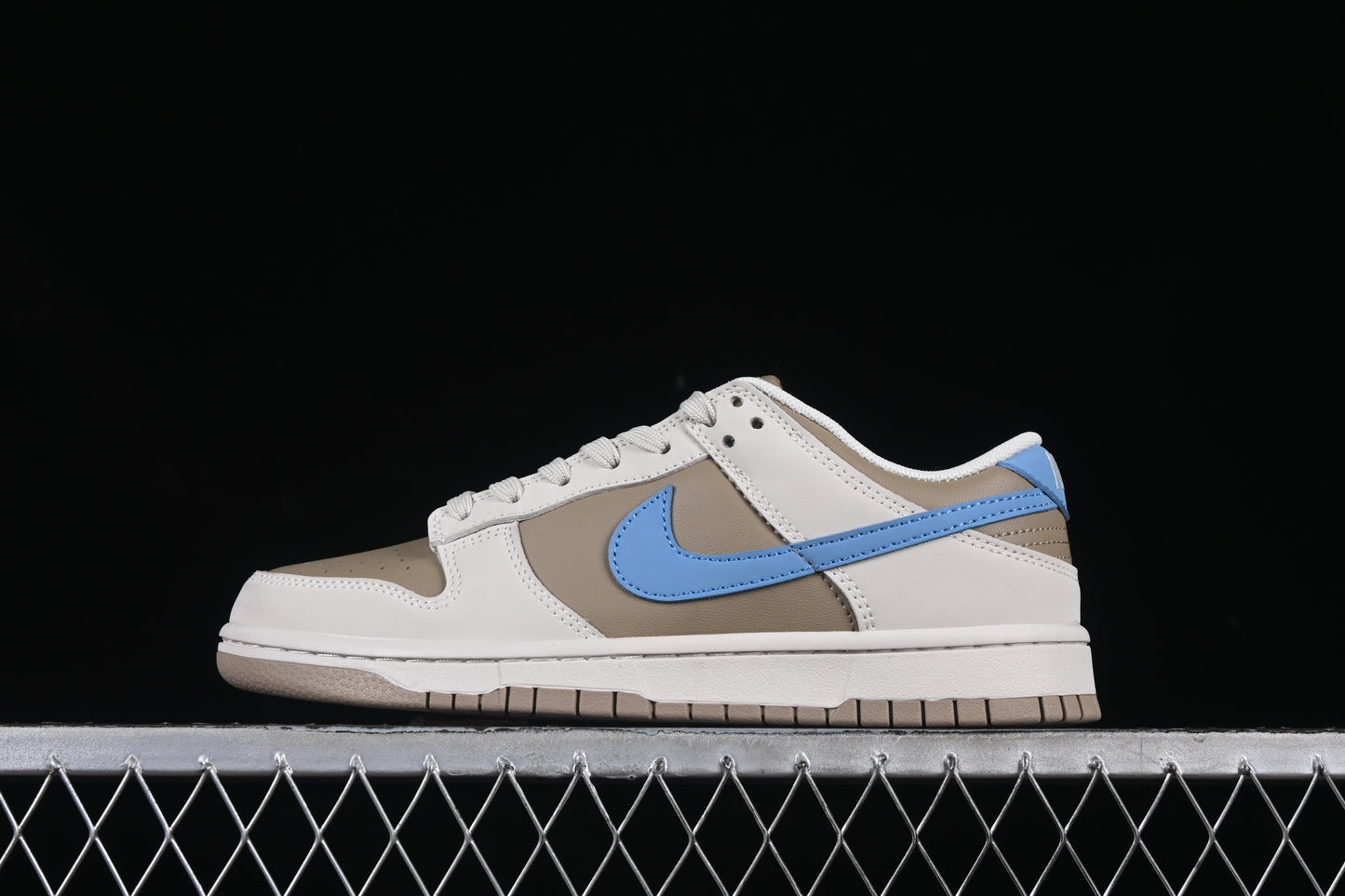 SB Dunk Low Premium