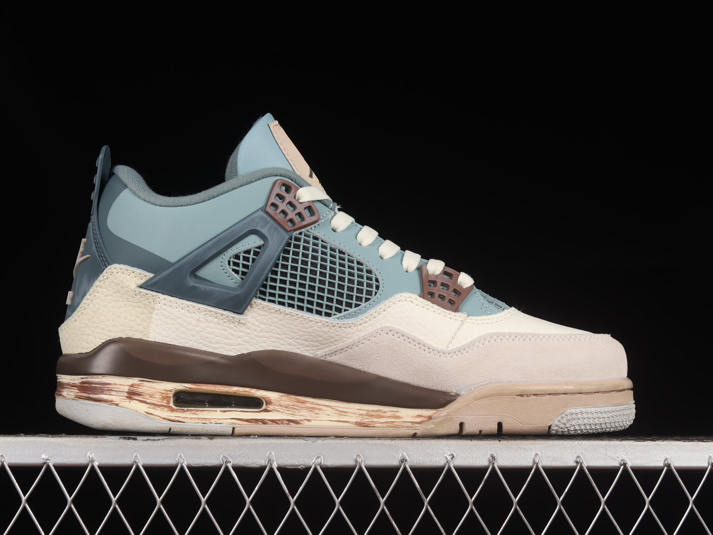 AJ4 Retro