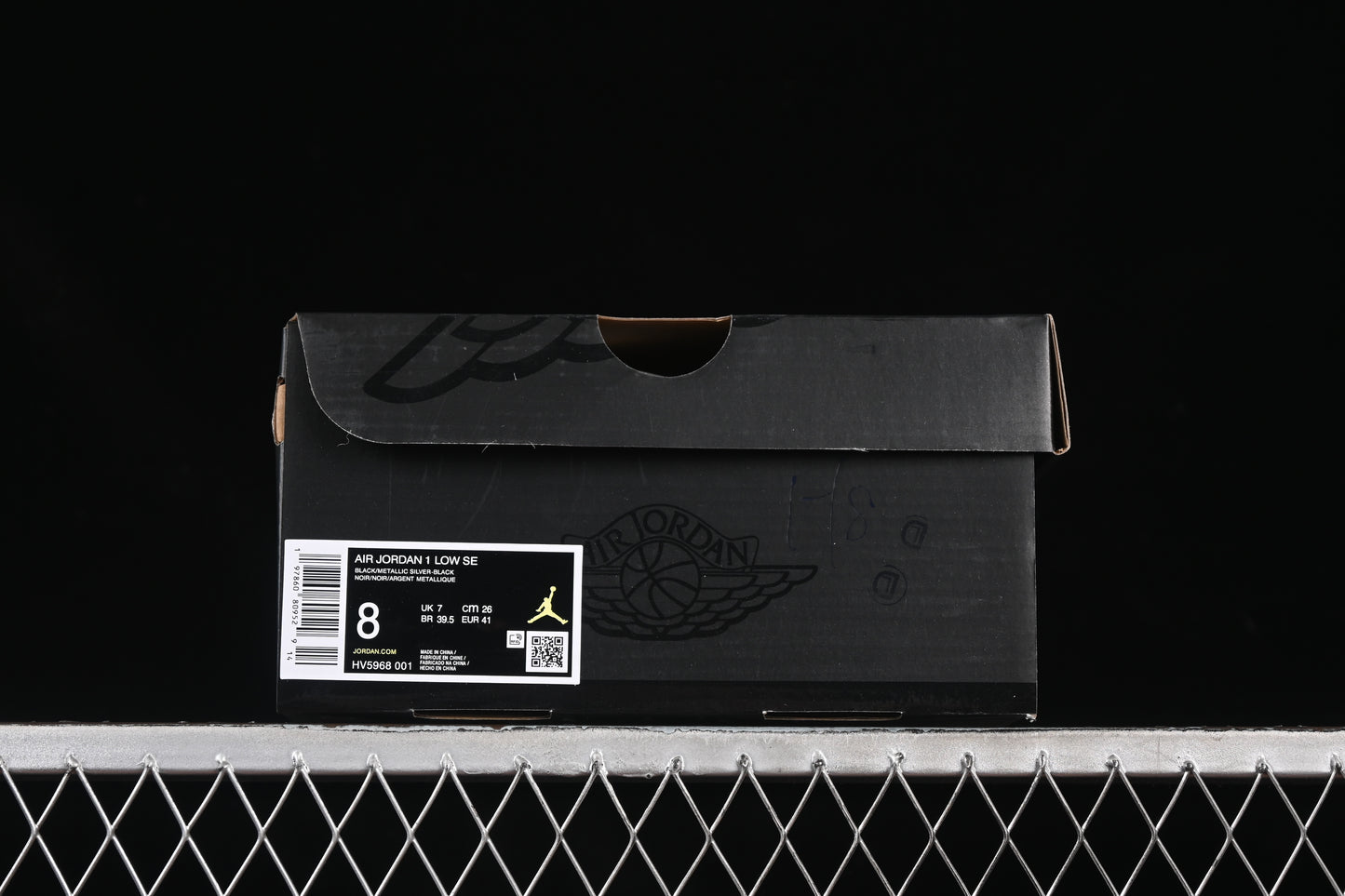 Black White Dark ‘Gum’