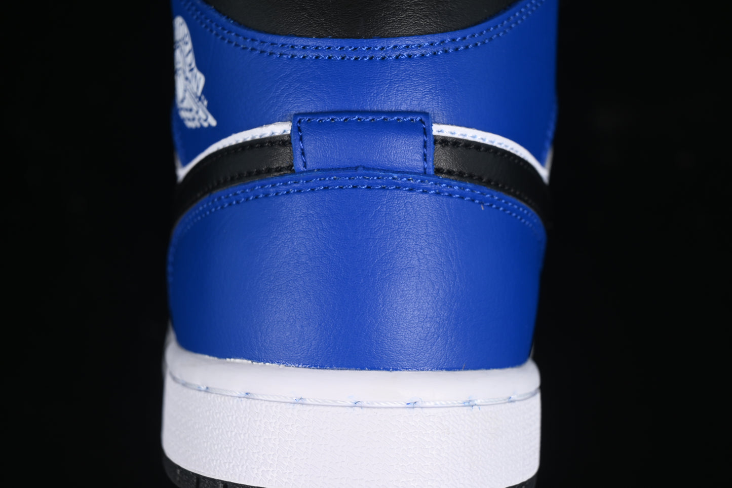 AJ1 Mid