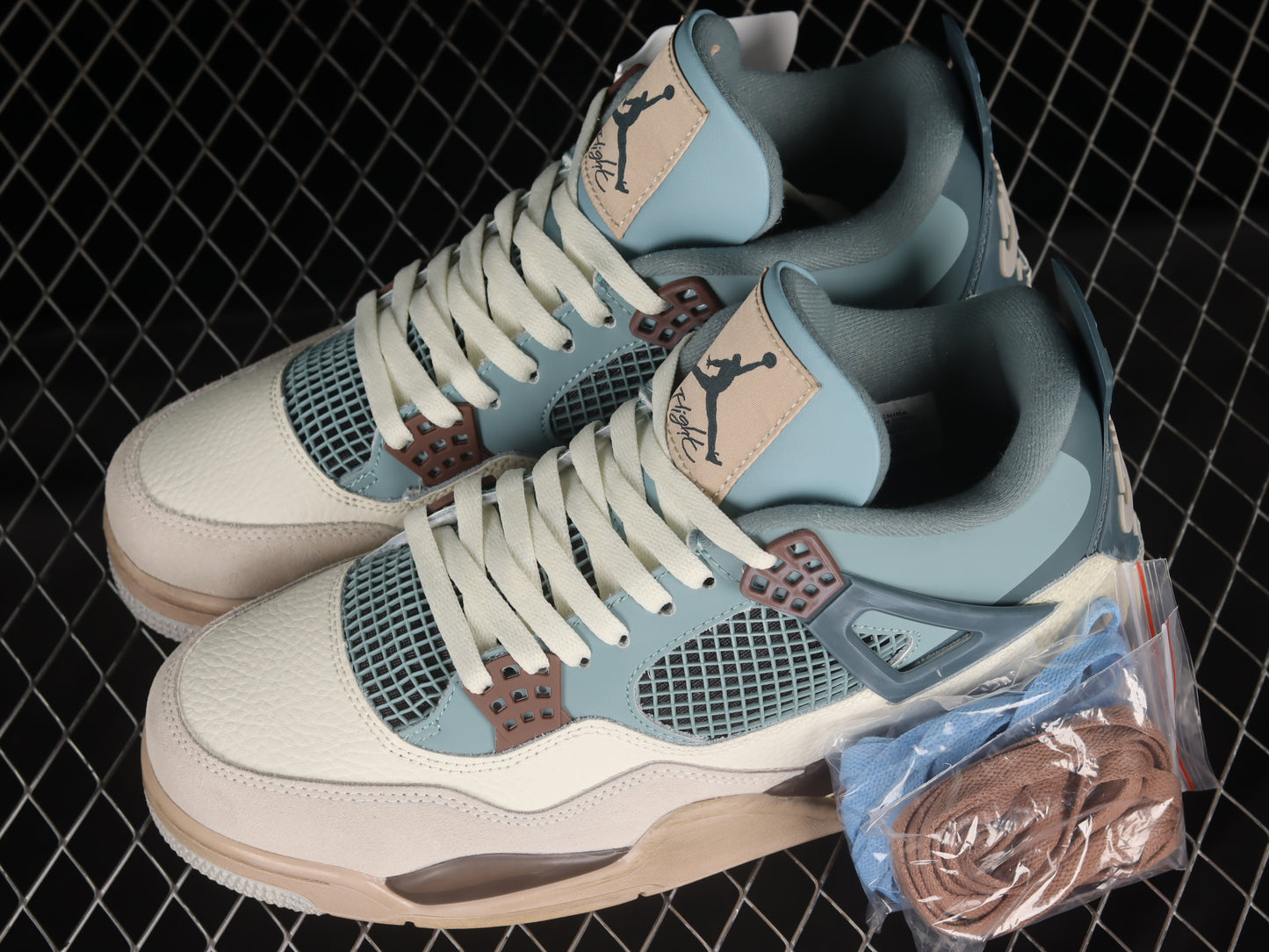 AJ4 Retro