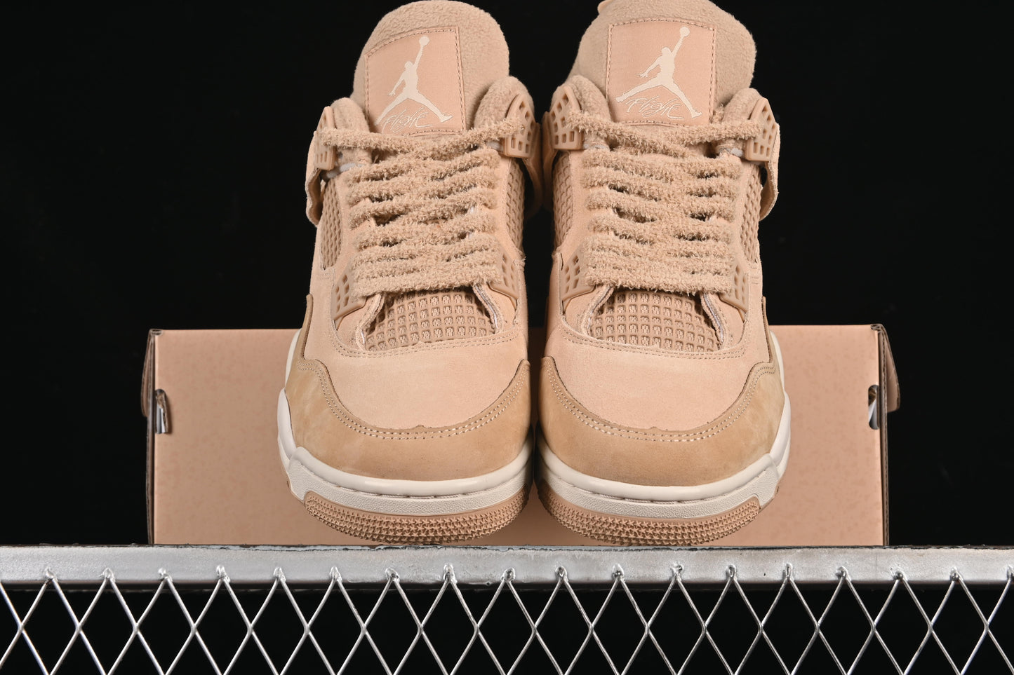 AJ4 Retro