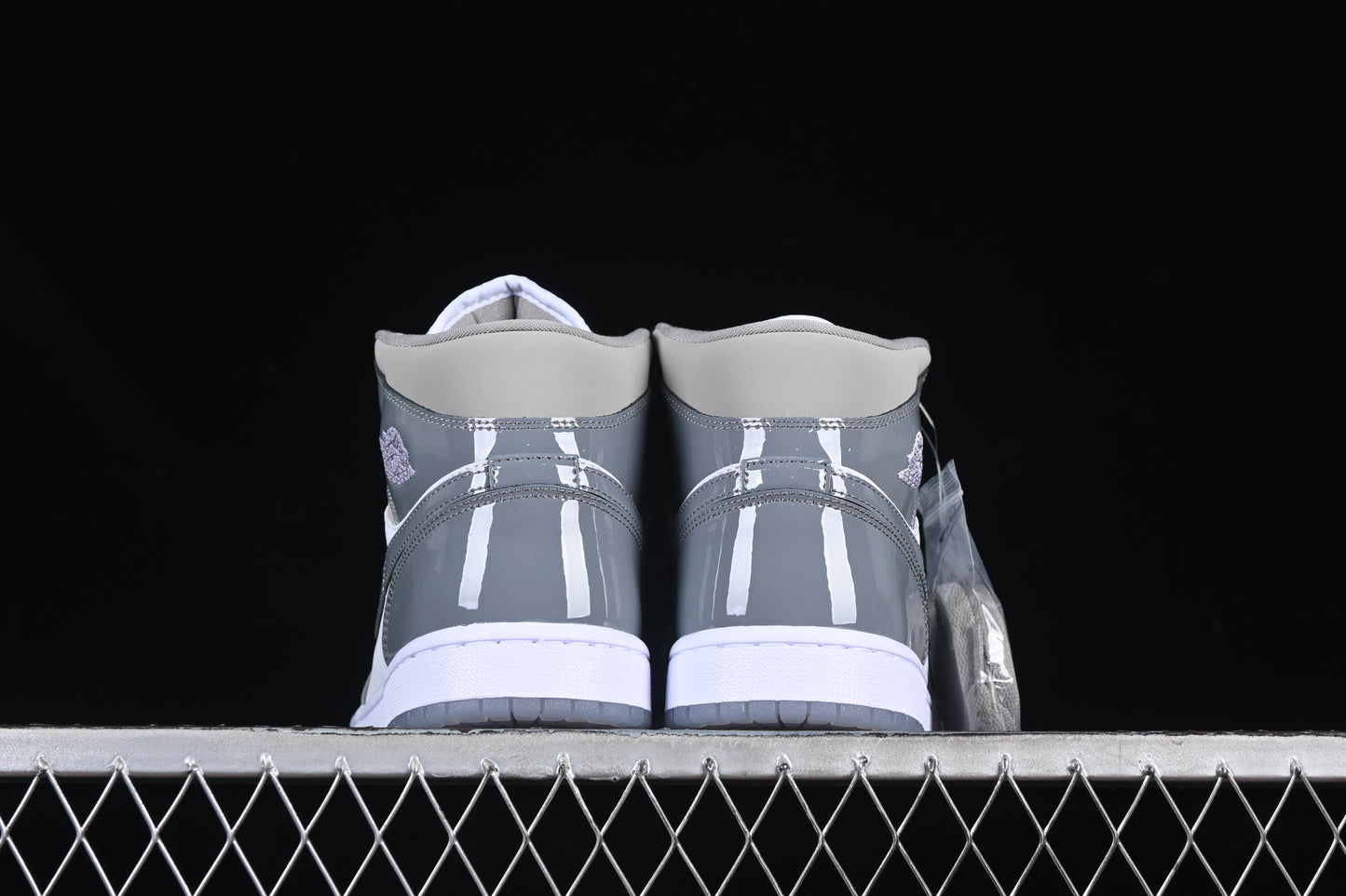 AJ1 Mid