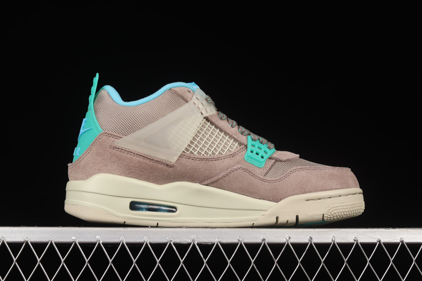 AJ4 Retro