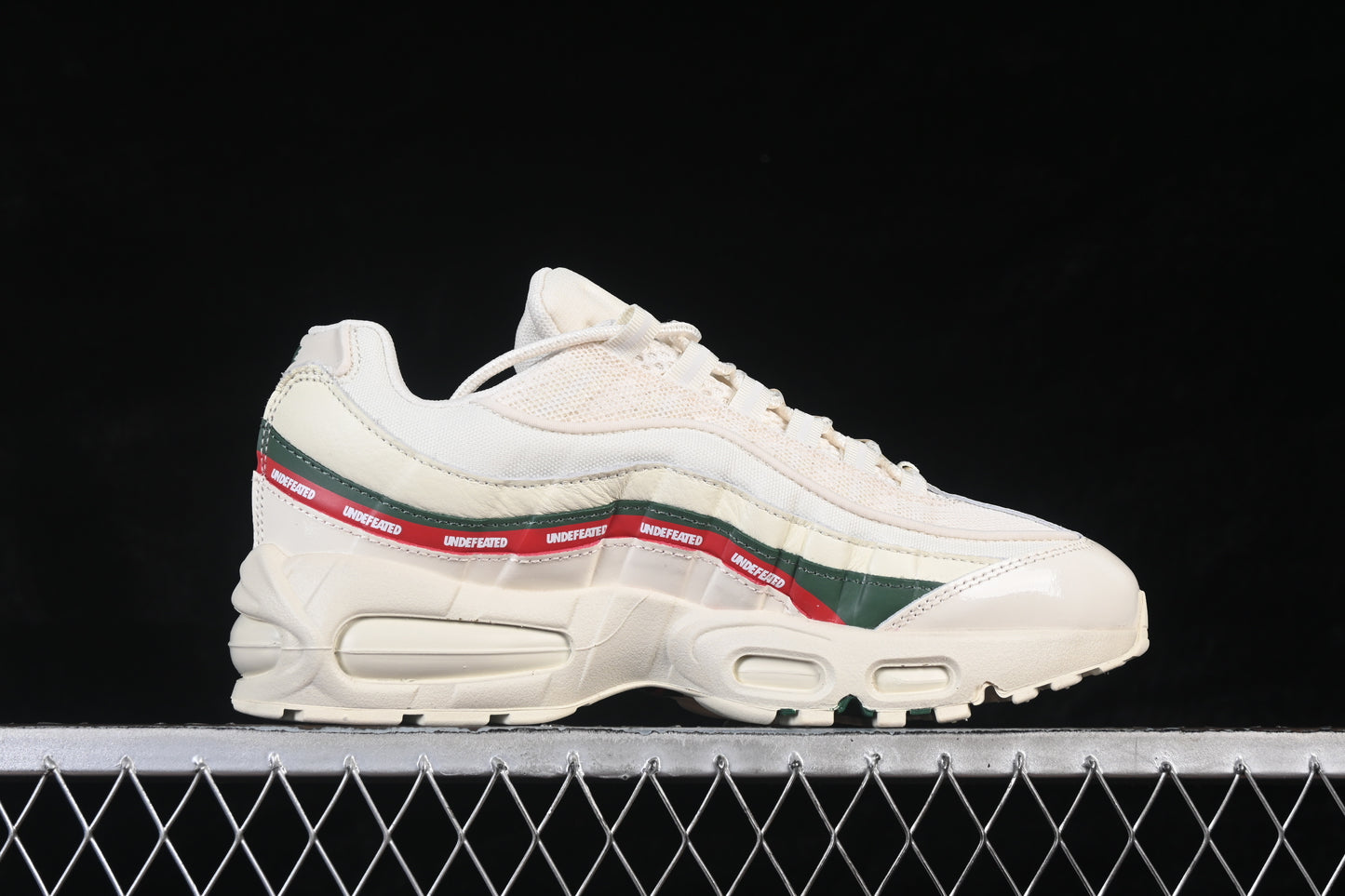 Undefeated ‘Creme’