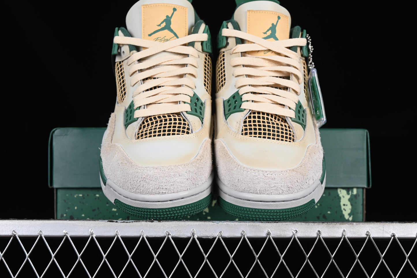 AJ4 Retro