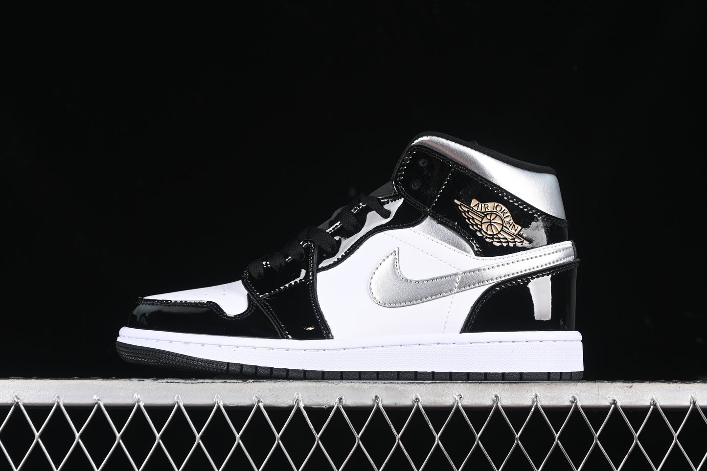 AJ1 Mid