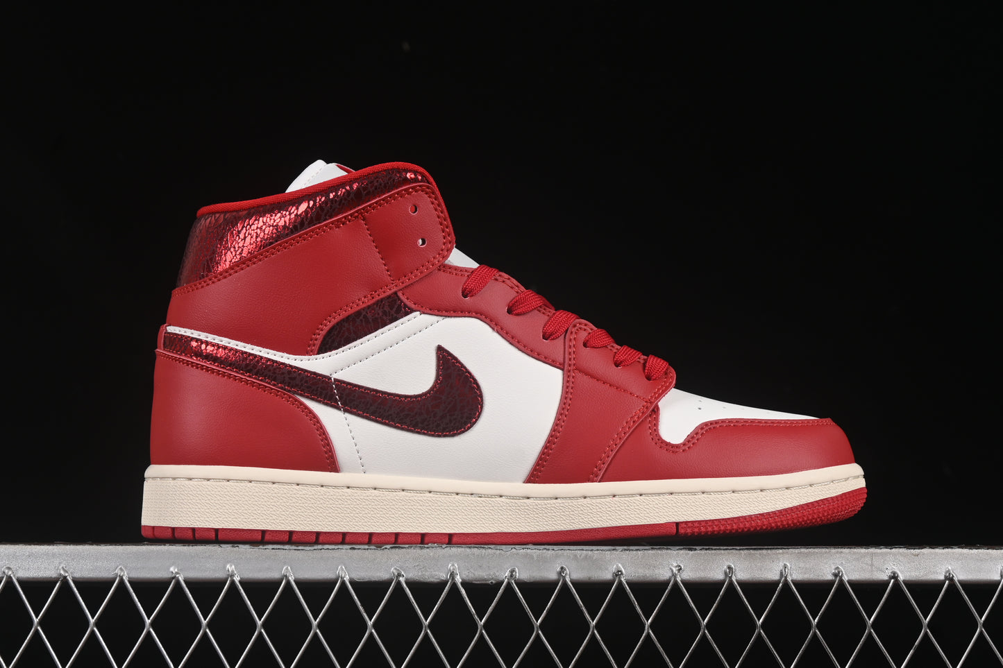 AJ1 Mid