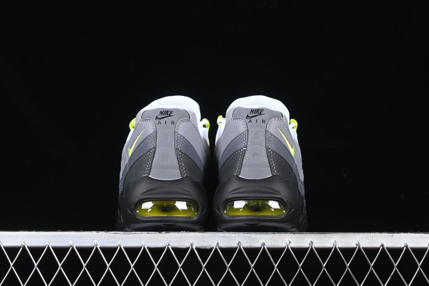 Neon 2025