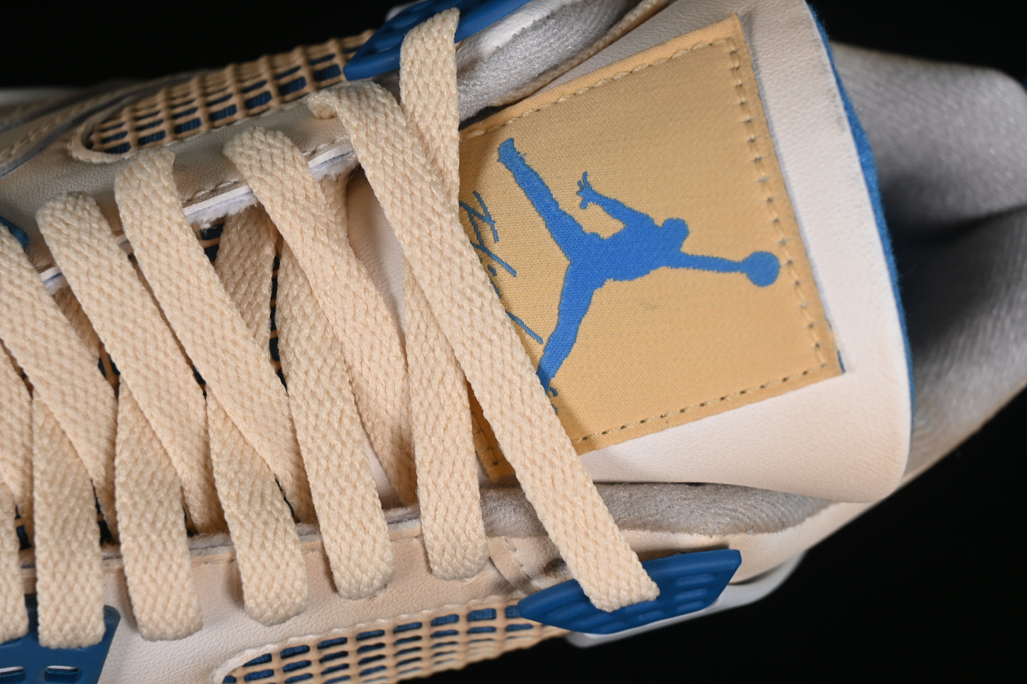 AJ4 Retro