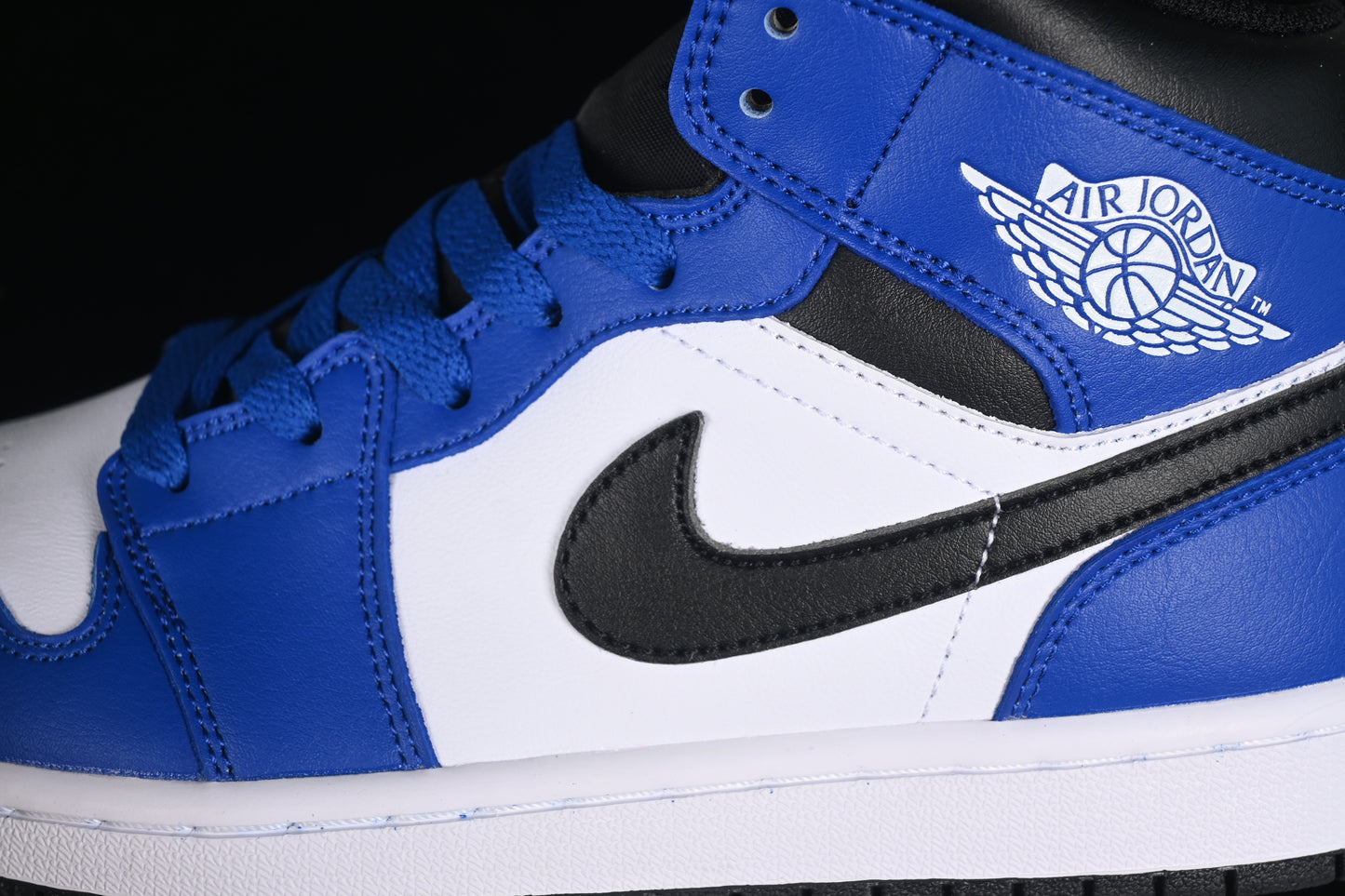 AJ1 Mid