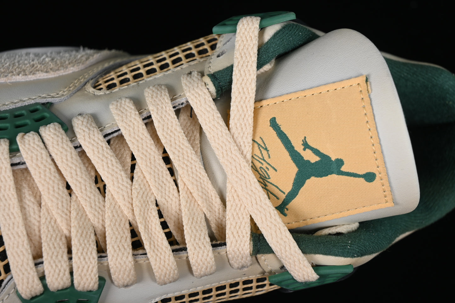 AJ4 Retro