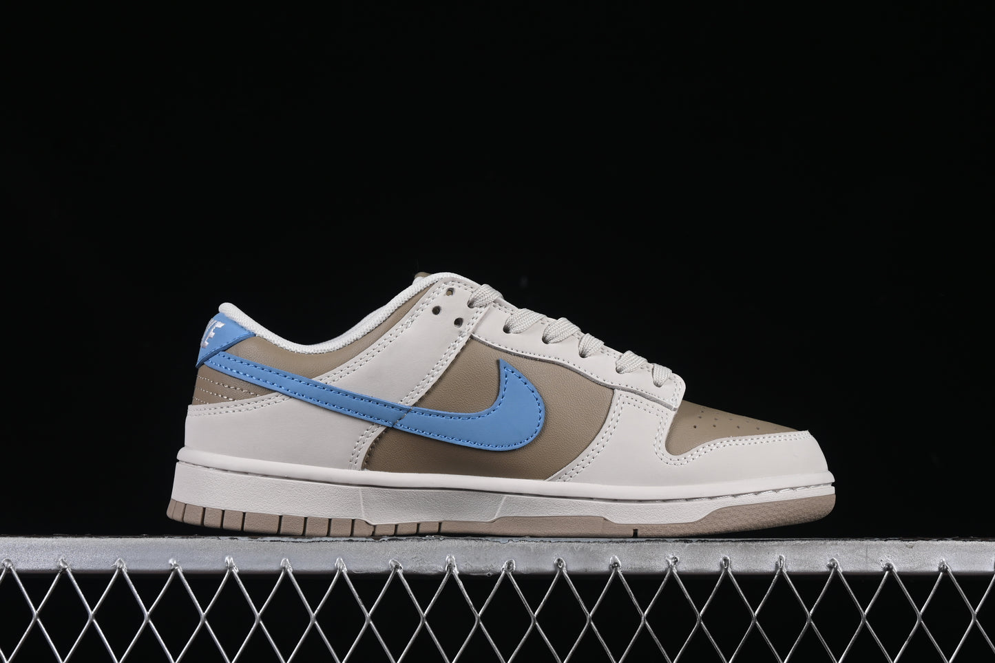 SB Dunk Low Premium