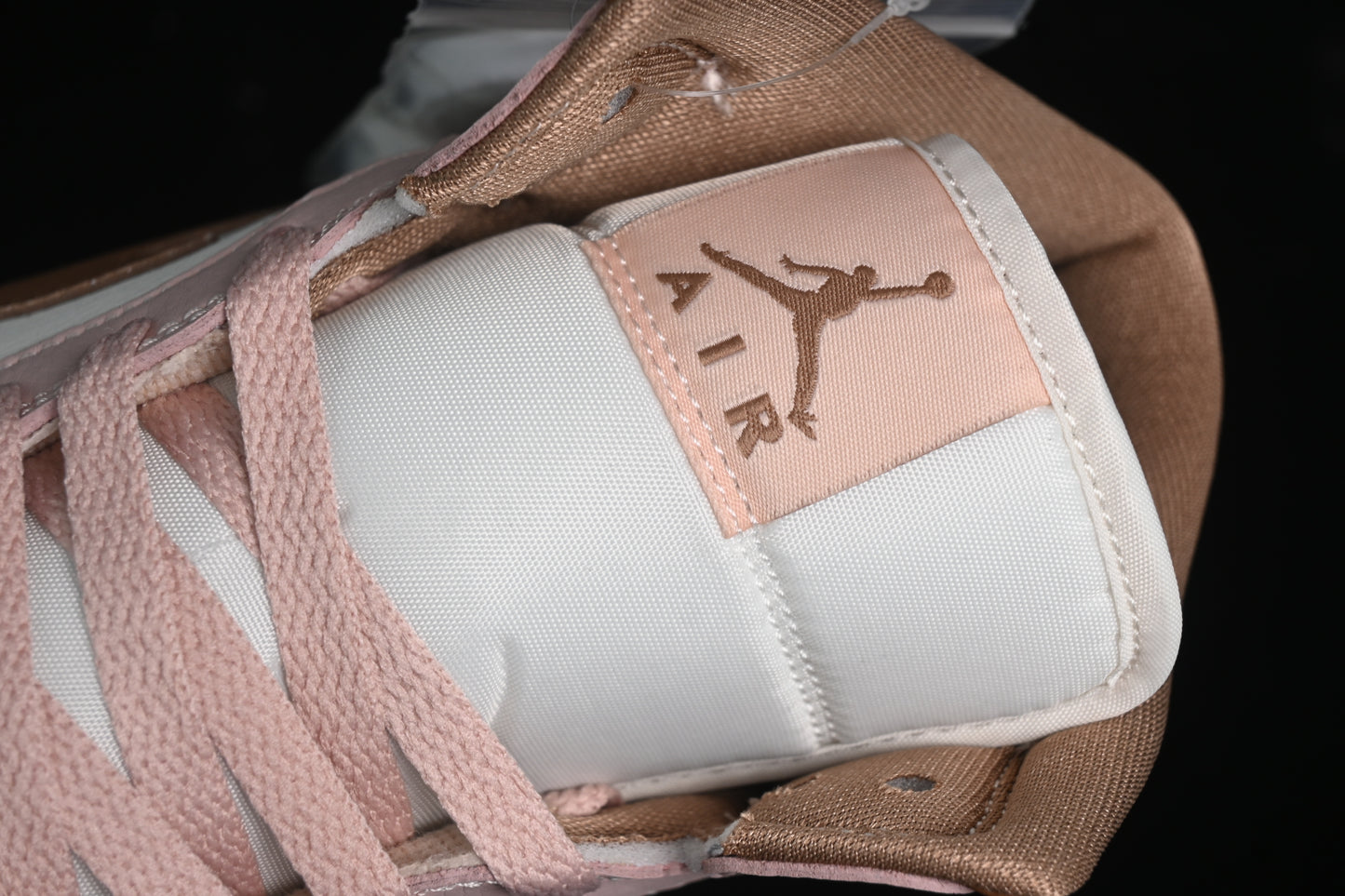 AJ1 Mid