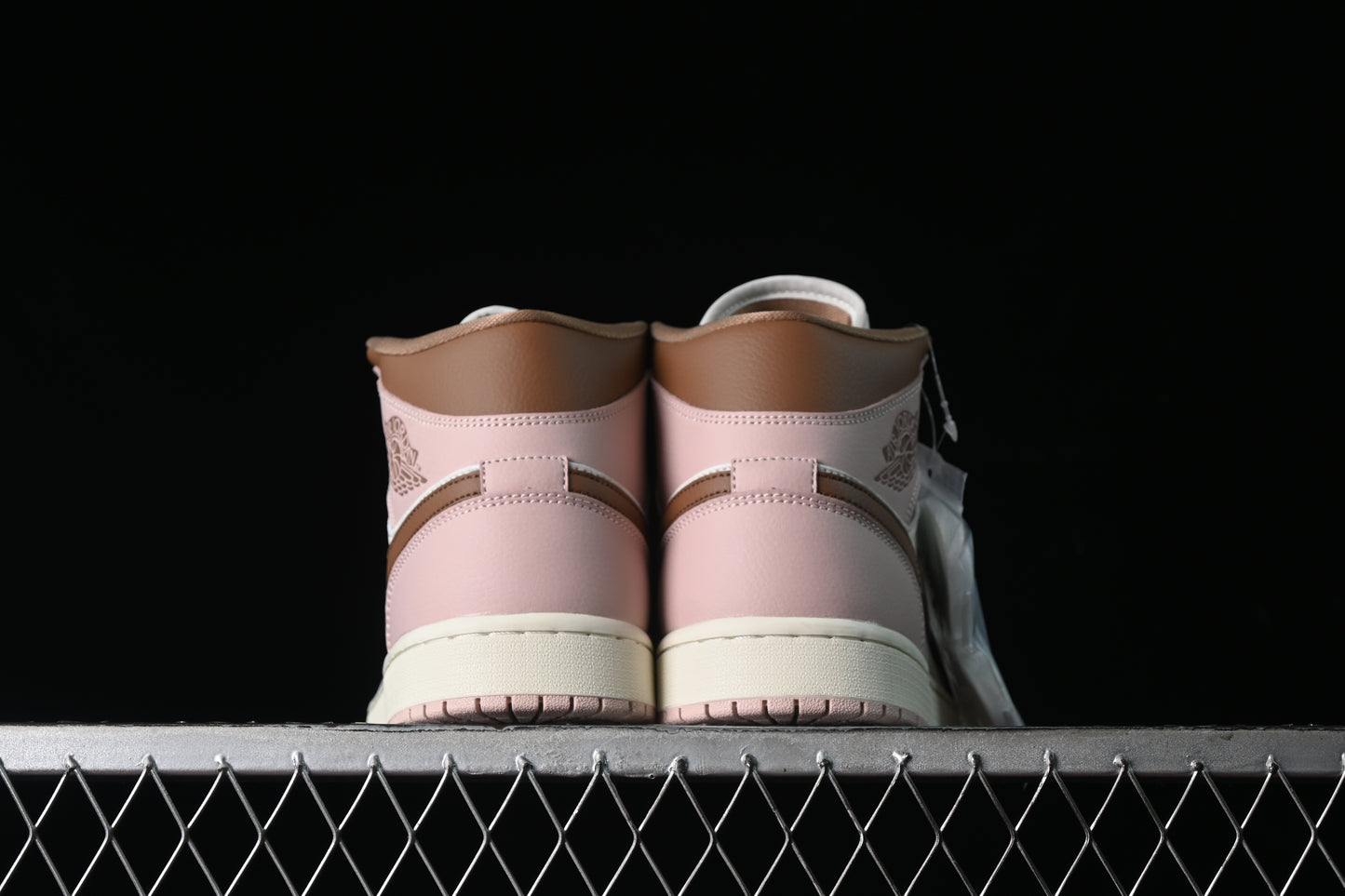 AJ1 Mid