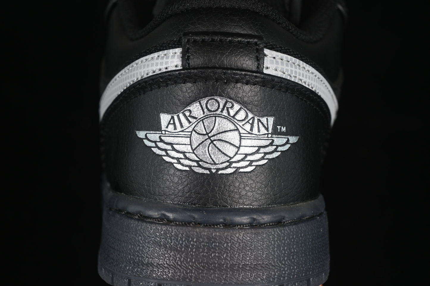 Black White Dark ‘Gum’