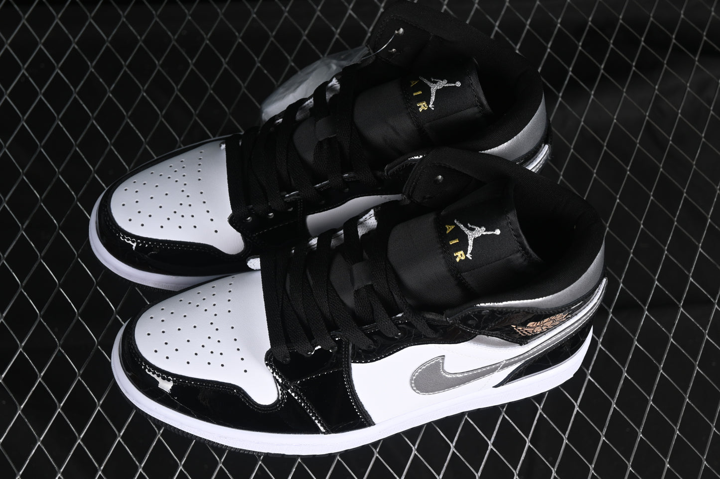 AJ1 Mid