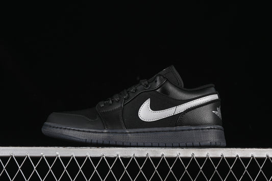 Black White Dark ‘Gum’