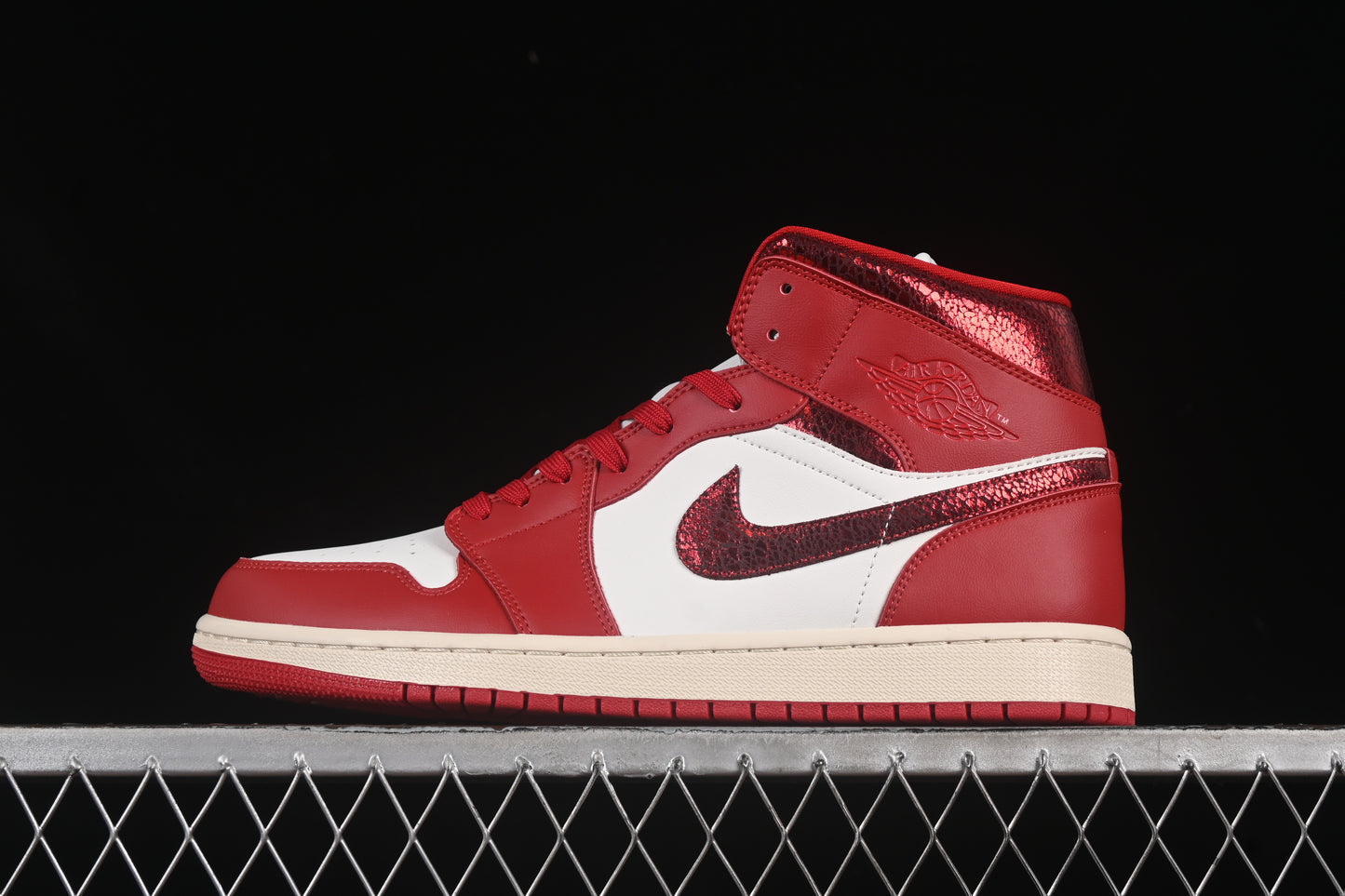AJ1 Mid