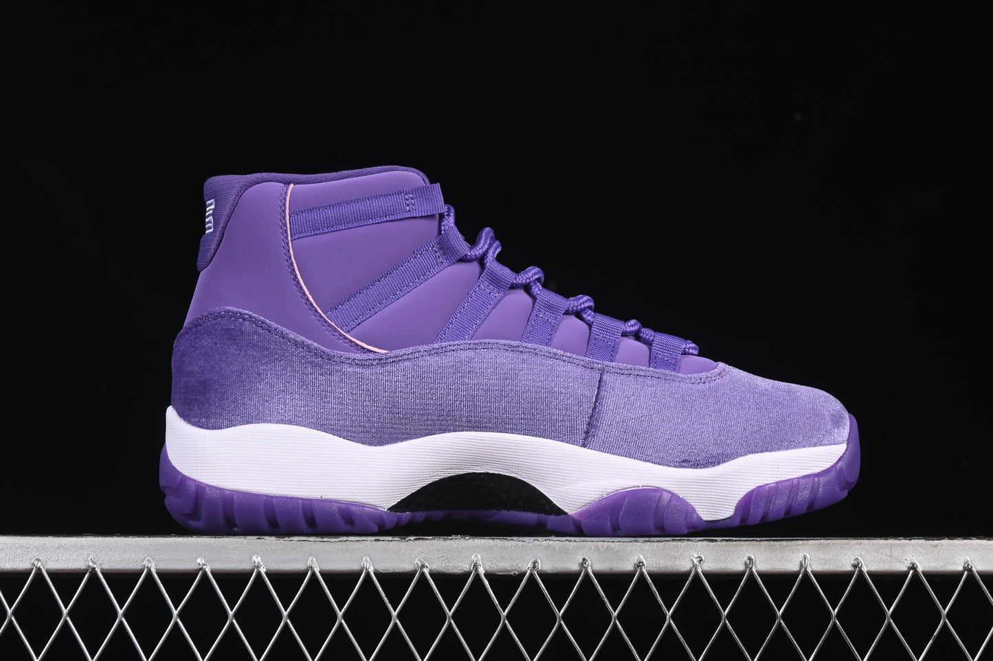 AJ11 Mid
