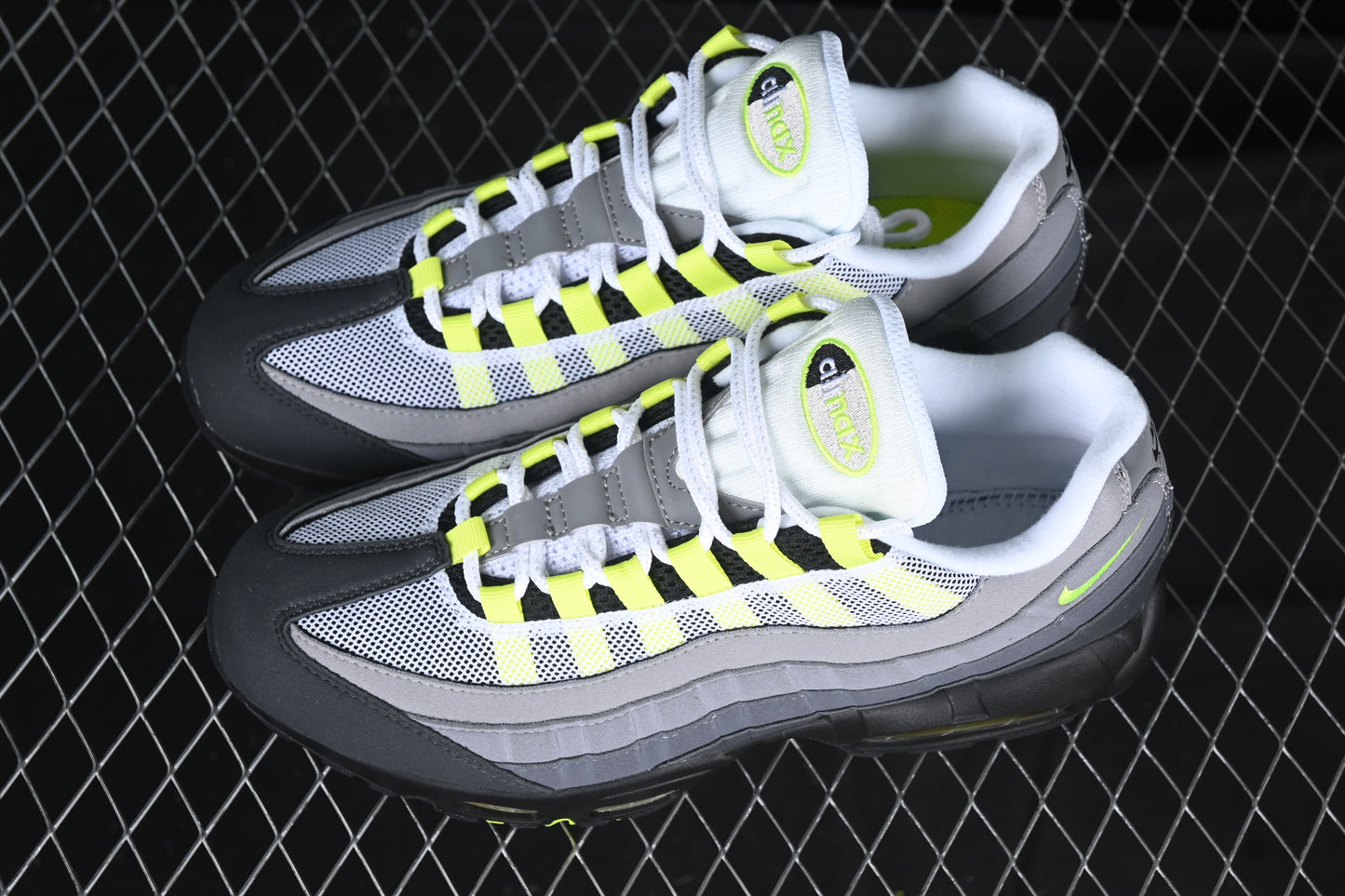 Neon 2025