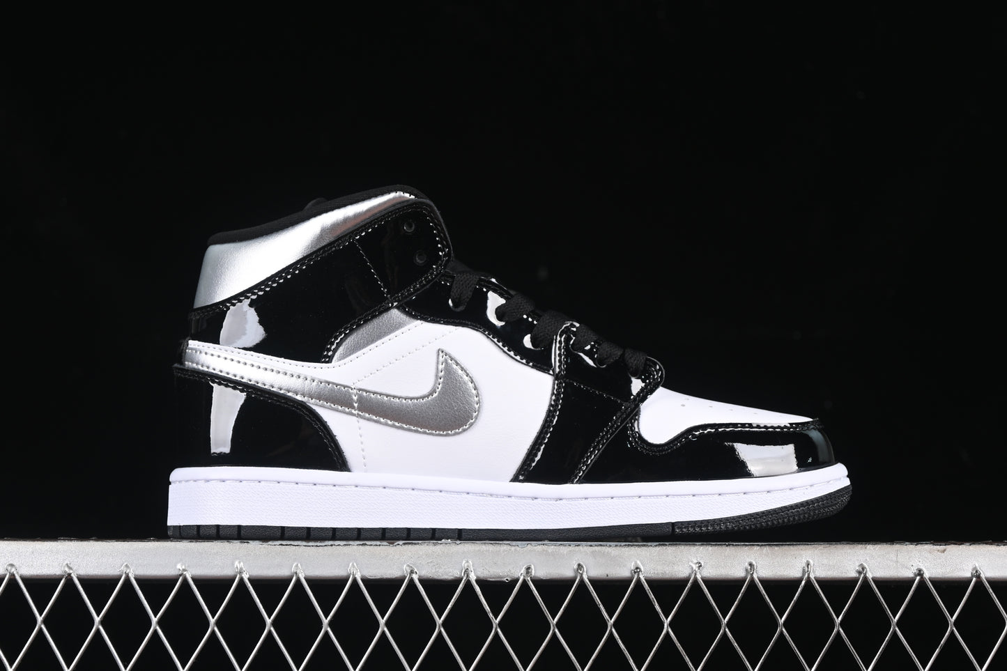 AJ1 Mid