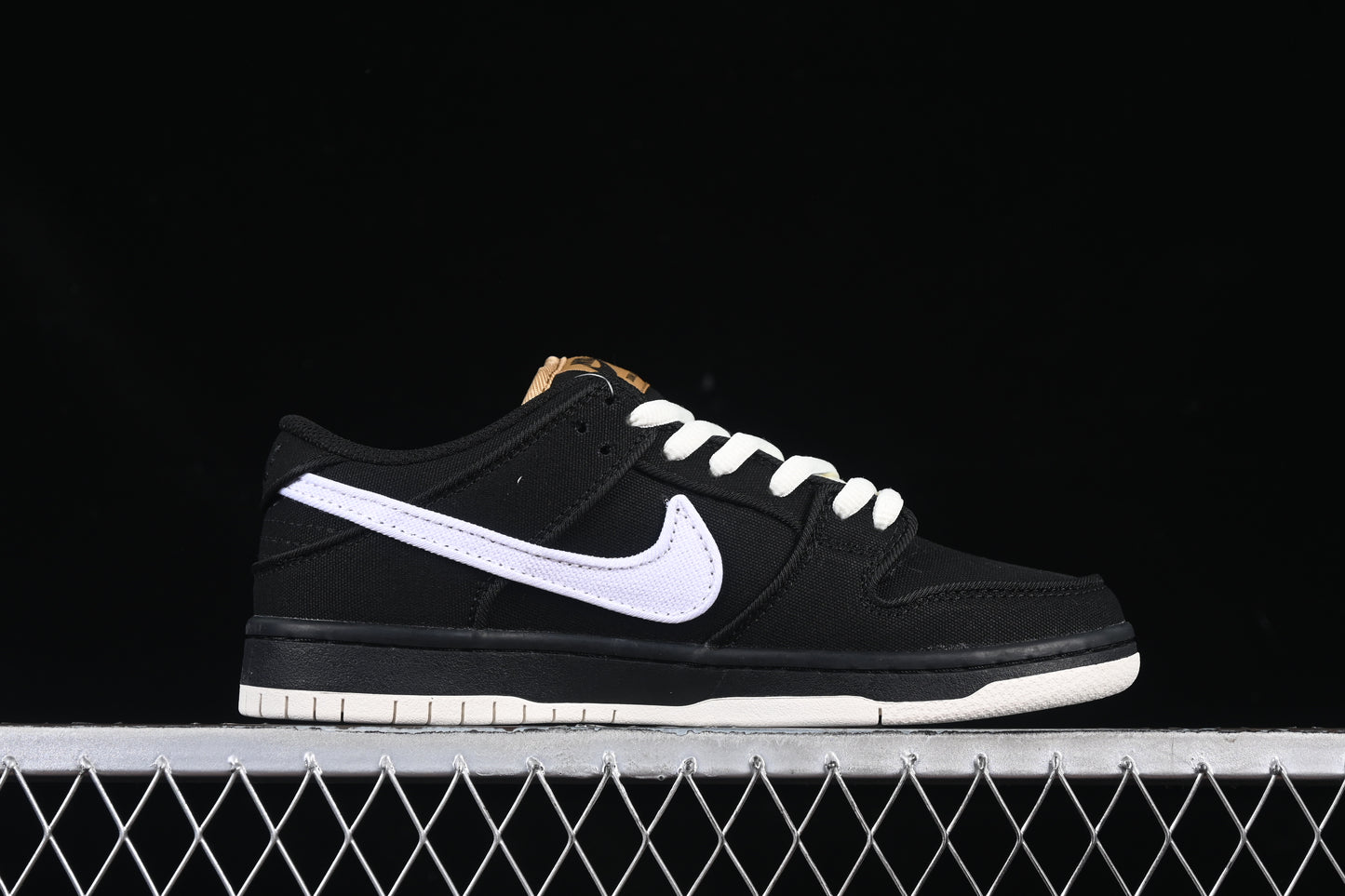 SB Dunk Low Premium