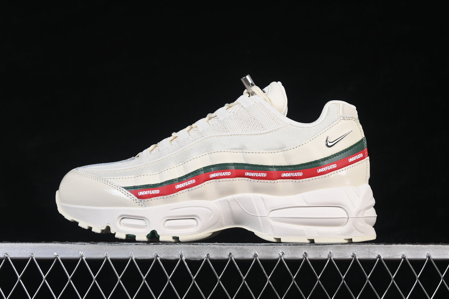 Undefeated ‘Creme’