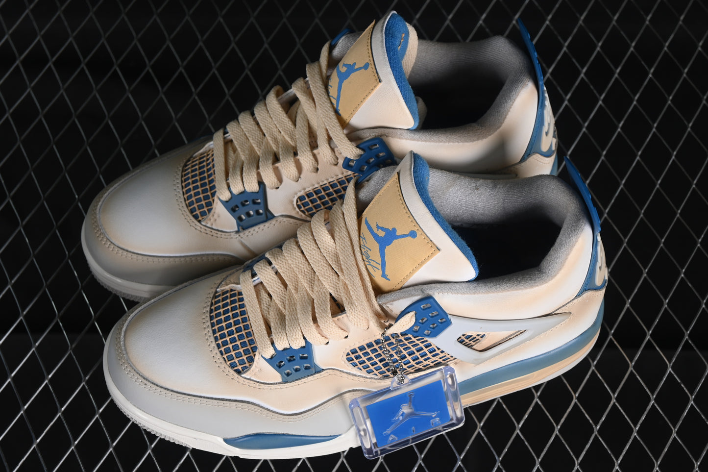 AJ4 Retro