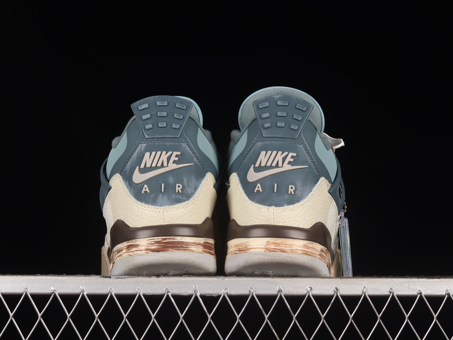 AJ4 Retro
