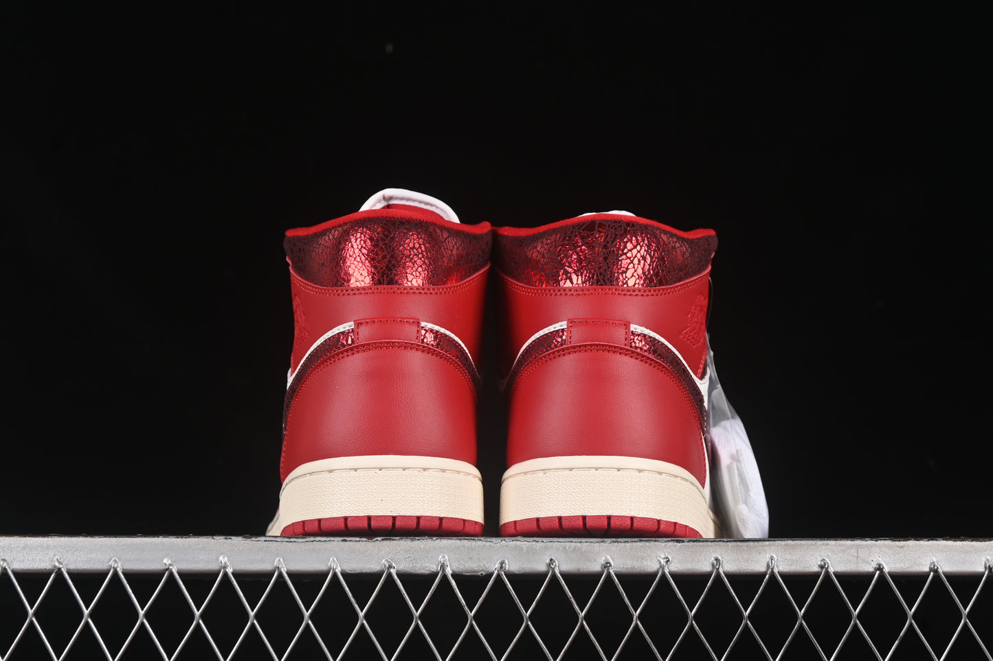 AJ1 Mid