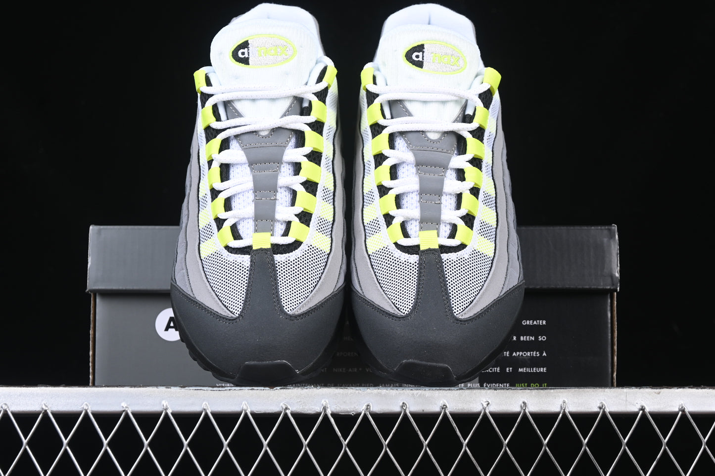 Neon 2025