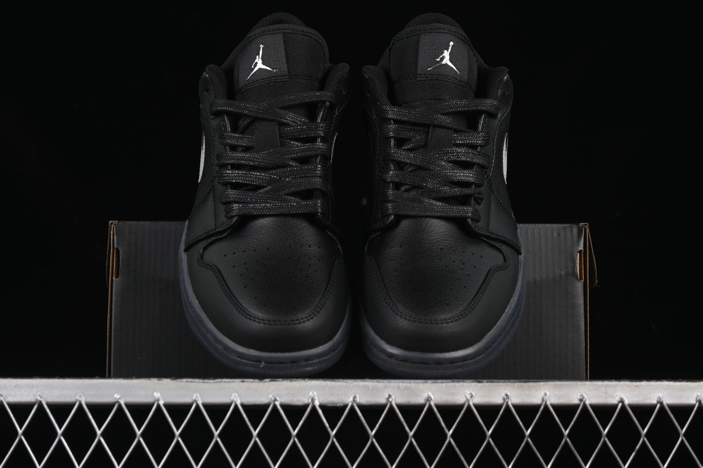 Black White Dark ‘Gum’