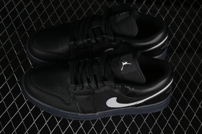 Black White Dark ‘Gum’
