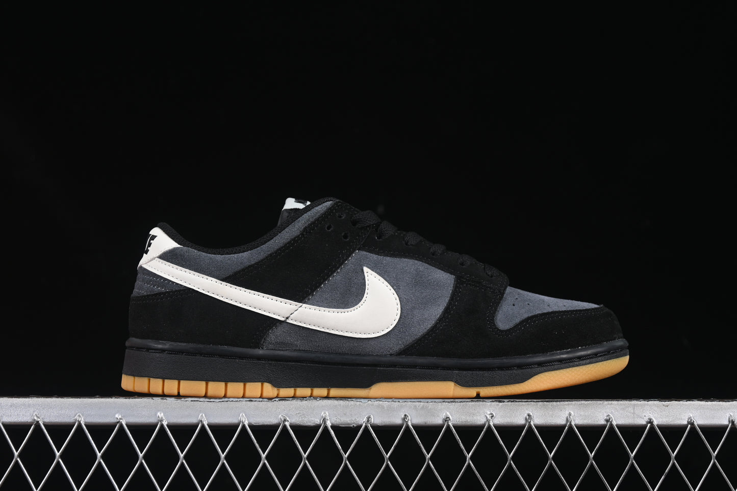 SB Dunk Low