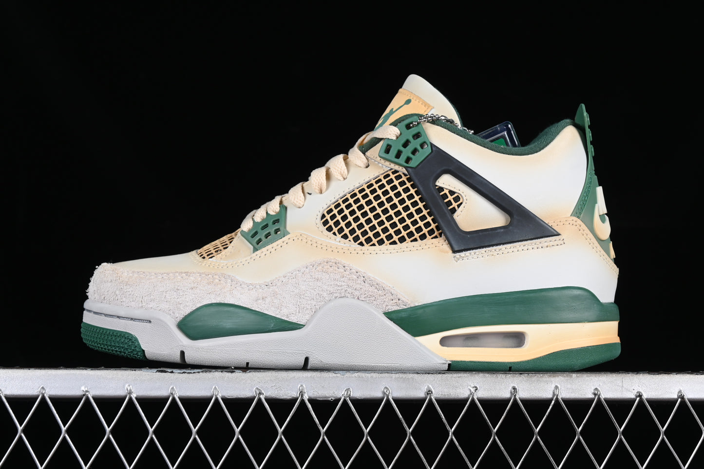 AJ4 Retro