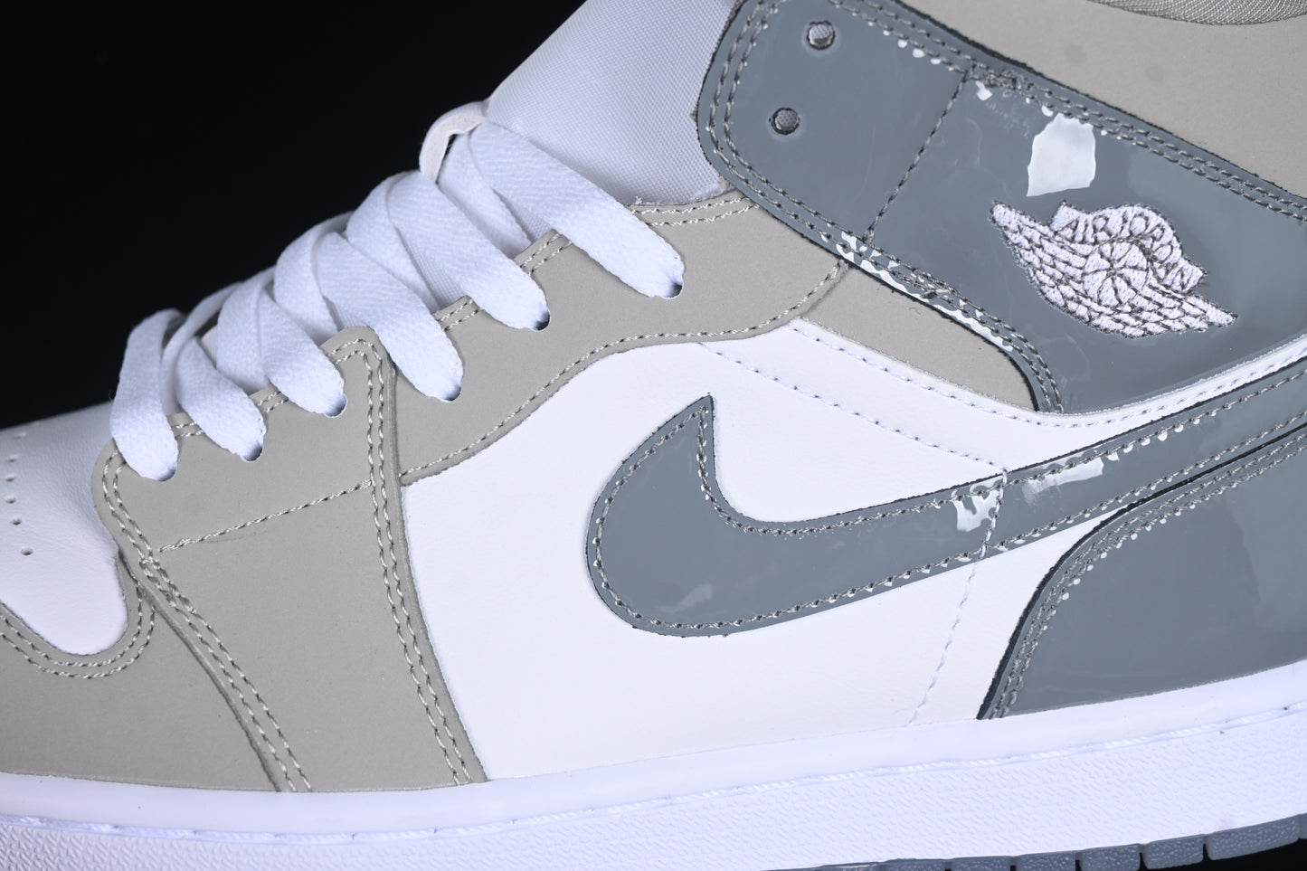 AJ1 Mid